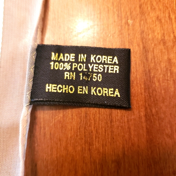 Gold-Stripped Table-Runner - Picture 4 of 8